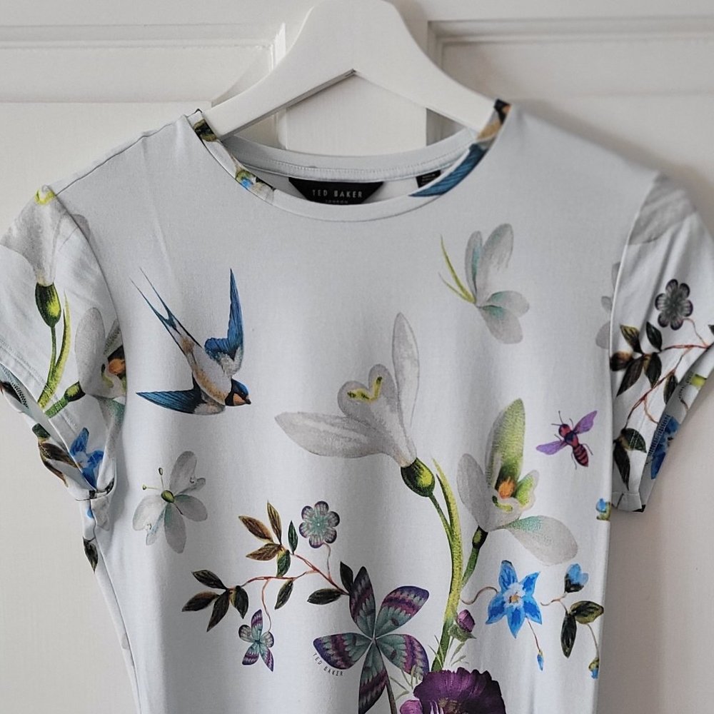 TED BAKER Blue Floral T-shirt, Ted Baker size 2, US size 6